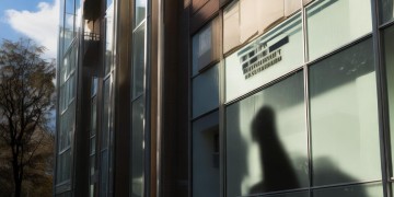 物业阻扰业委会成立违法吗？