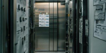 物业为什么停电梯?原因究竟是什么?